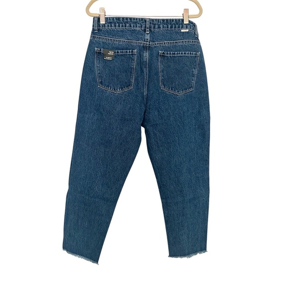 Tractr Women’s High Rise Weekender Mom Jean Distressed Indigo Size 8 NWT - Picture 2 of 10
